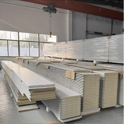 40 mm weiße Sandwichplatten - EcoProduktionsbereich | Installation in Dubai